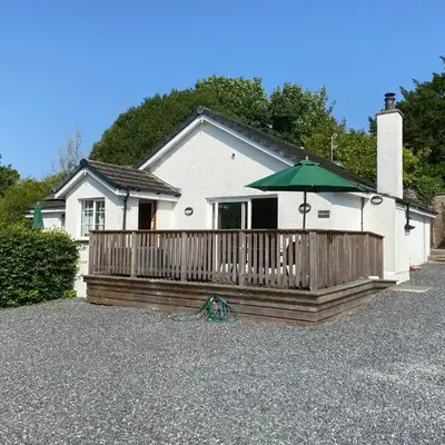Peregrine Cottage with Hot Tub