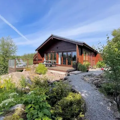 Beautiful 2BR Beach Lodge Set In Stunning Gardens - Pass the Keys