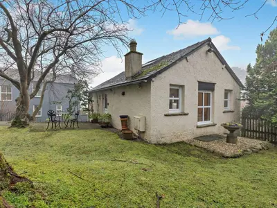 a small white house in a yard at 1 Bed in Keswick SZ516 in Keswick