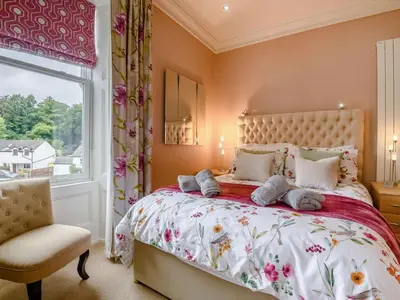 a bedroom with a large bed and a window at 2 Bed in Portinscale 89261 in Portinscale