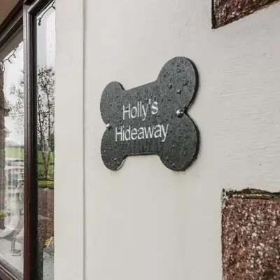 Hollys Hideaway
