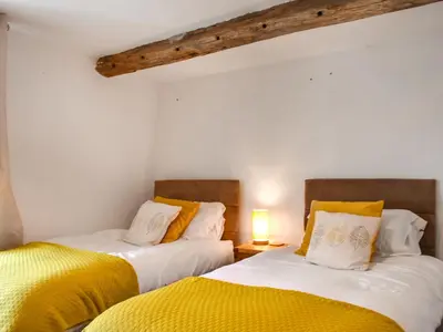 two beds sitting next to each other in a room at Daffodil Cottage in Cockermouth