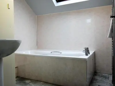 a bathroom with a bath tub and a sink at 5 Bed in Keswick oc-sz291 in Keswick