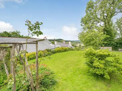 a view of the garden at the cottage at 4 Bed in Routenbeck SZ405 in Bassenthwaite Lake