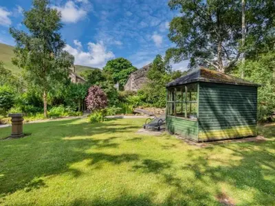 a small green building in the middle of a yard at 2 Bed in Penrith oc-sz092 in Mosedale