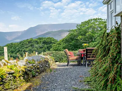 two chairs and a table with a view of mountains at 3 Bed in Keswick 93202 in Keswick