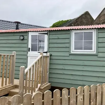 Wee Beach Hut Maidens