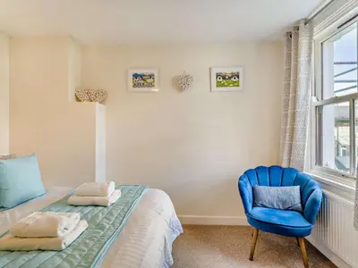 a bedroom with a bed and a blue chair at 2 Bed in Keswick 95741 in Keswick