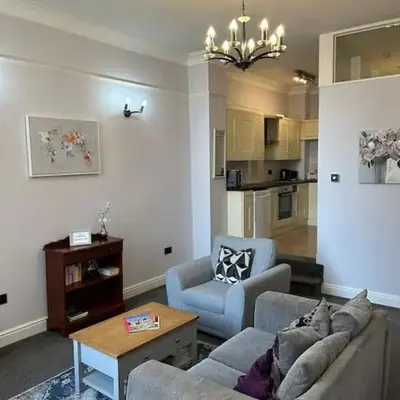 10 Thurnams House