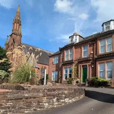 Fantastic prices for stays of 4 weeks or more - ensuite double rooms -self-catering