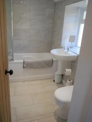 a bathroom with a tub and a sink and a toilet at Shinnel House in Thornhill