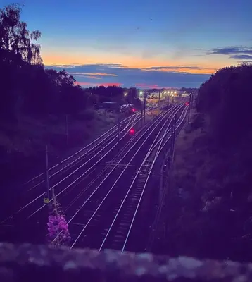 a group of train tracks with a train on them at No23 - Bright & spacious 2nd floor flat - PET friendly - Noon check out in Stanwix