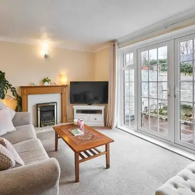 Host & Stay - Trinity Way
