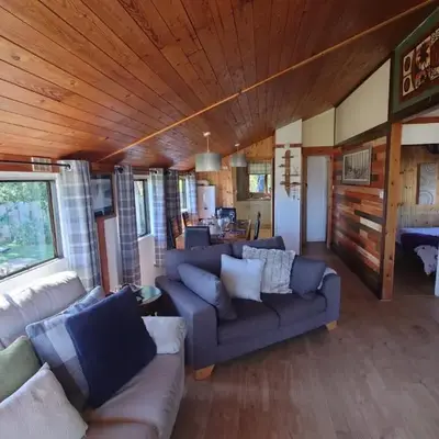 Wildwood Cabin - Sleeps 6 Hot Tub & Parking
