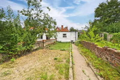 an empty yard in front of a house at Home in Reading Uni Area in Moffat