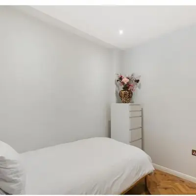 2 Bedroom Apartment Queensway