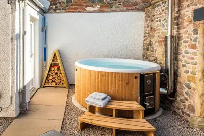 a hot tub in the corner of a room at 2 Bed in Dalston oc-g32205 in Dalston