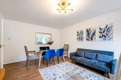 a living room with a couch and a table at Cozy 2 bedroom London Flat in Heart of Pimlico in Moffat