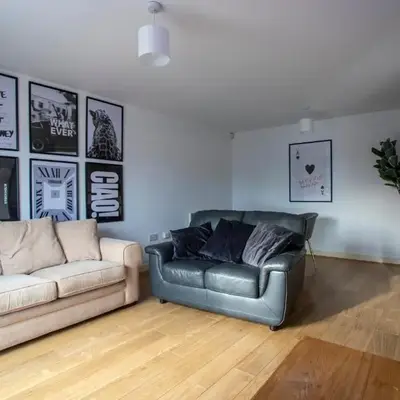 Modern 2-Bed Flat