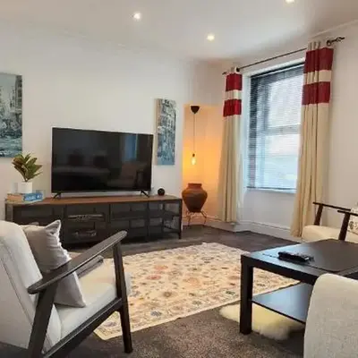 The Spacious Urban Retreat