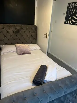 a bed with two towels on top of it at Rochester Cosy Comfort near Shops and Restaurant in Moffat