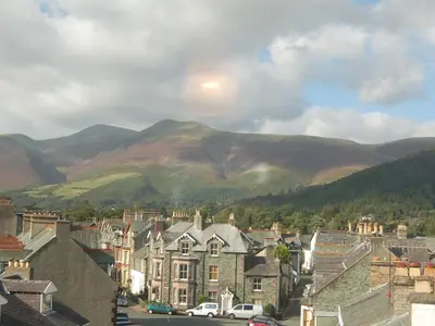 a town with houses and mountains in the background at Kingstarn in Keswick