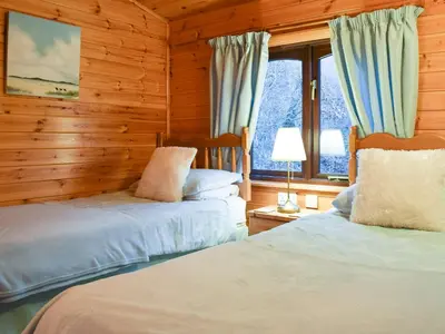 a bedroom with two beds and a window at Fern Lodge- Burnside Park in Keswick