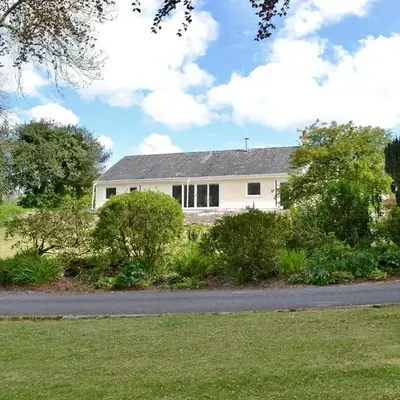 Lucy's At The Grange - Uk11519