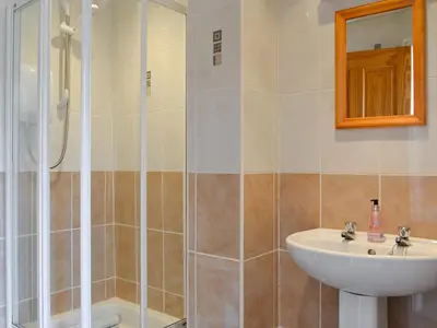 a bathroom with a sink and a shower at Wanderers Rest in Keswick