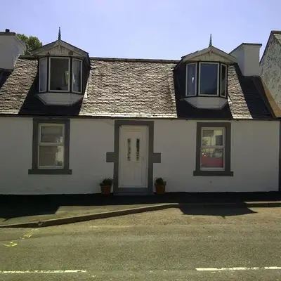 RoSE COTTAGE THREE BEDROOM HOUSE WITH PARKING Christmas Special