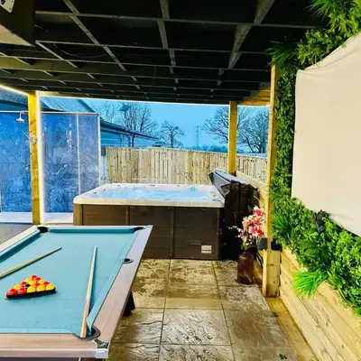 The Hideaway - Farm Stay with hottub