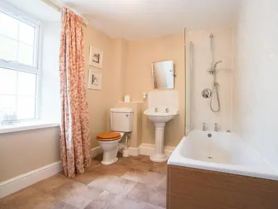 a bathroom with a toilet and a tub and a sink at Plumblands in Ambleside