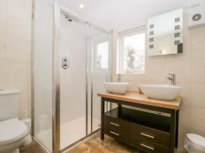 a bathroom with two sinks and a shower at Beckwood in Penrith