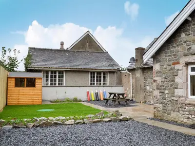 a backyard with a picnic table and a house at Lealholme in Bassenthwaite