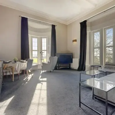 Beautiful 2 to 3 bed apartment with stunning views!