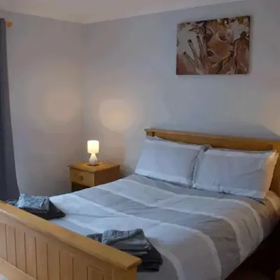 3 Bed Bungalow - Sleeps 6 - Pet Friendly - Parking