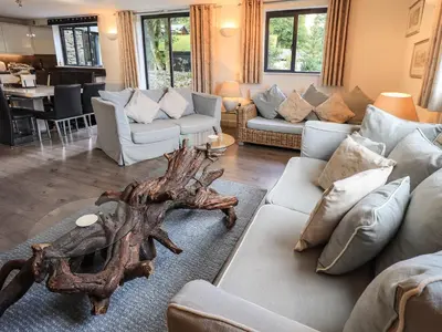 a living room with couches and a table in the middle at Le Chalet in Elterwater