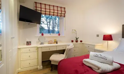 a bedroom with a desk and a bed and a deskictericter at Lanterns At Grasmere in Grasmere