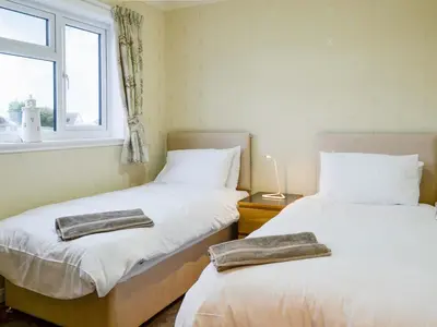 two twin beds in a room with a window at Jura in Mainsriddle