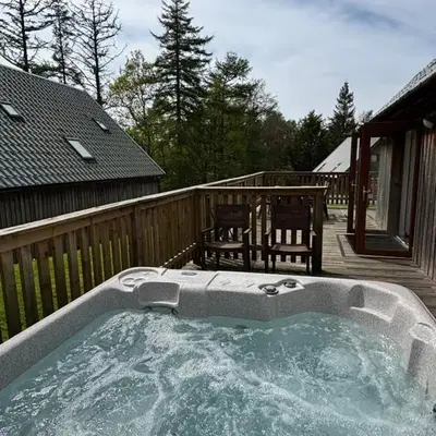 Lord Galloway 32 with Hot Tub