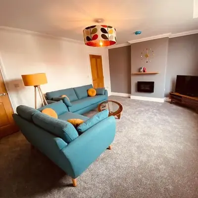 Luxury 2 bed apt 4 mins from M6 J44 pet friendly